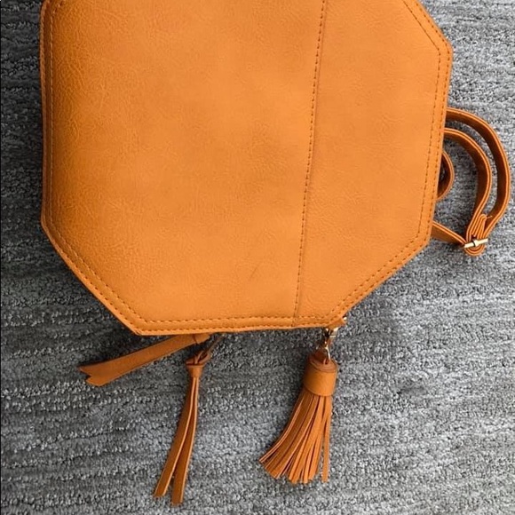 mid backpack - Picture 3 of 3